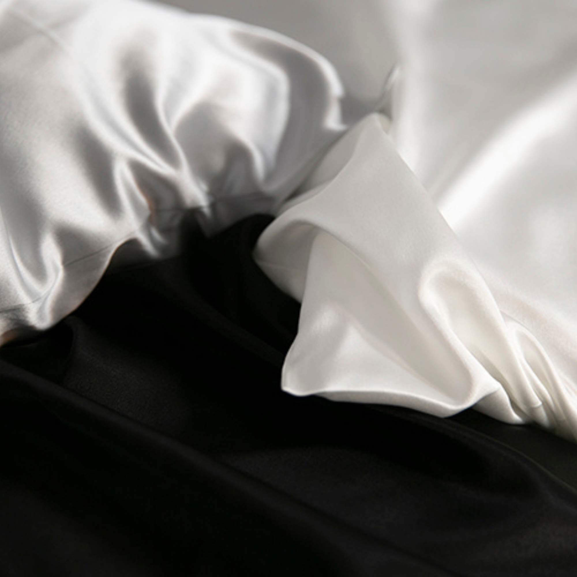 corners of silver, ivory and black 25 momme silk pillowcases