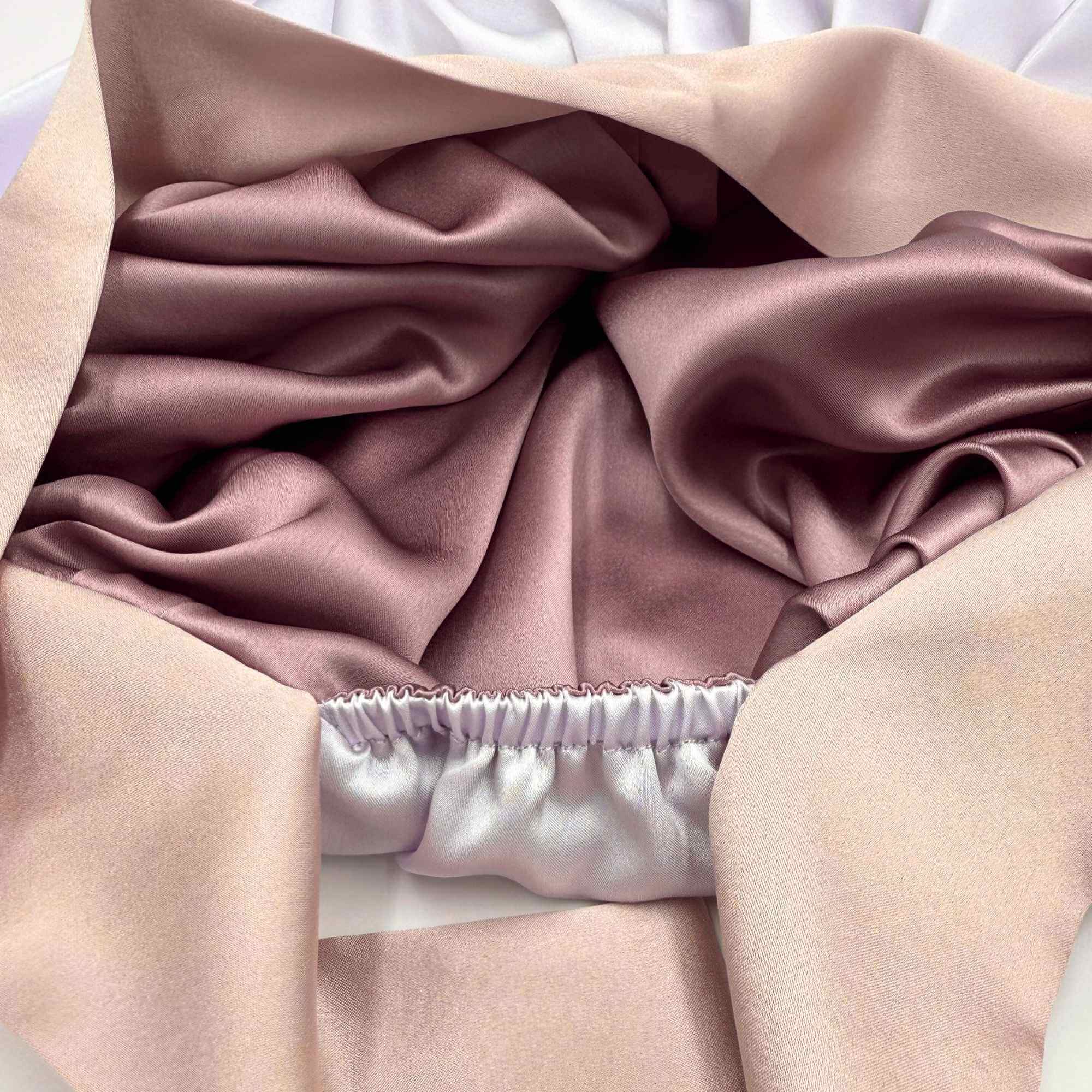 close up of the elasticated rear of the tie-able and adjustable mulberry silk bonnet